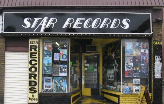 Dec 19, 2015.  A Visit to Star Records in Oshawa