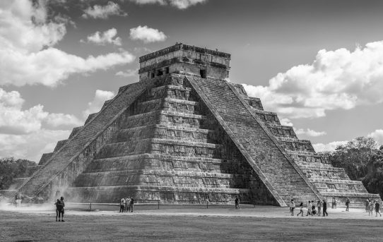 Feb 15, 2023 - Chichén Itzá Mayan City